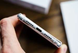 為什么手機充電口都在底部!