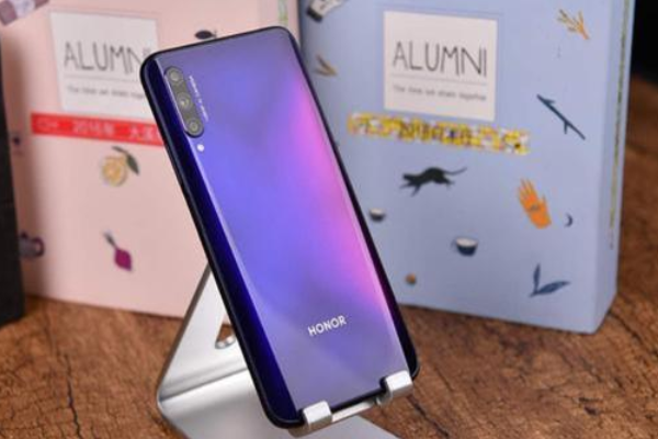 華為手機應該怎么購買？，zui劃算是這3款手機，性能非常強勁！